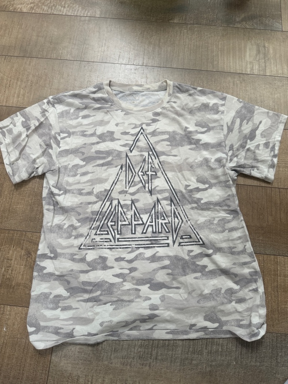 Graphic T - Def-Leppard